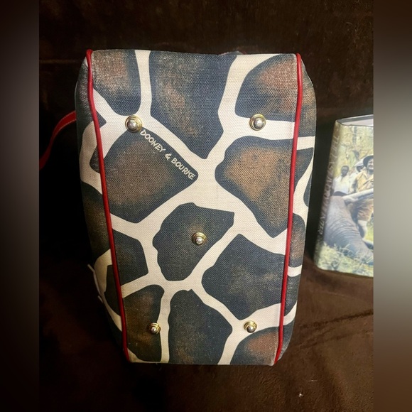 Dooney & Bourke Vintage Serengeti Collection Giraffe Print Tote - Picture 4 of 8